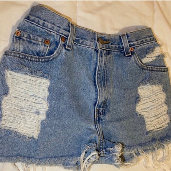 Levi’s 550 Light Wash Denim Shorts - Picture 1 of 4